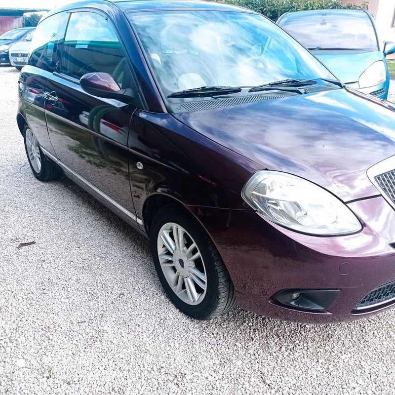 Lancia Ypsilon