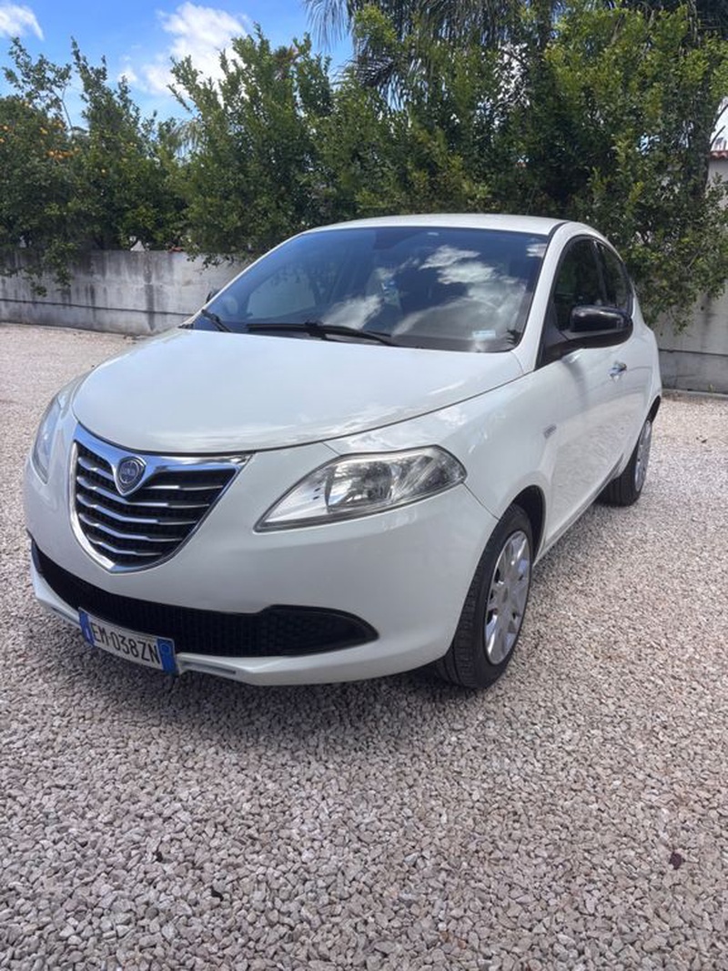 Lancia Ypsilon