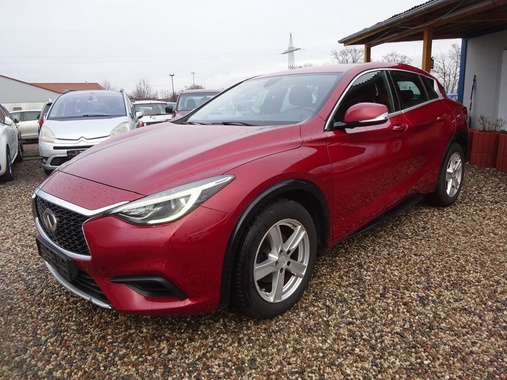 Infiniti Q30 2017