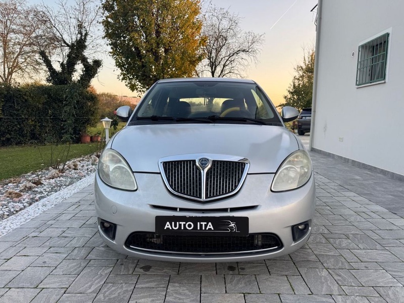 Lancia Ypsilon