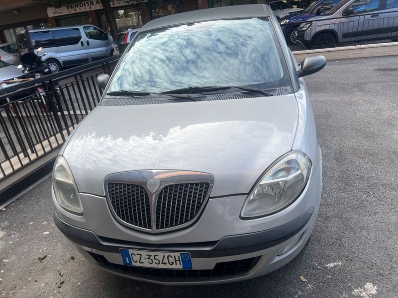 Lancia Ypsilon
