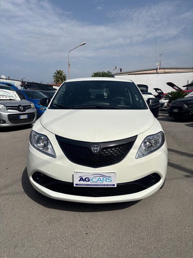 Lancia Ypsilon
