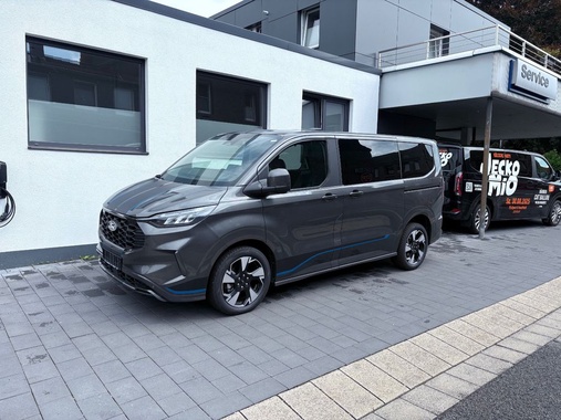 Ford Tourneo Custom 2025