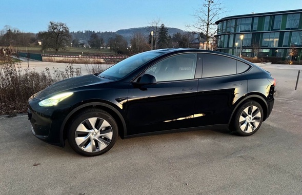 Tesla Model Y 2023
