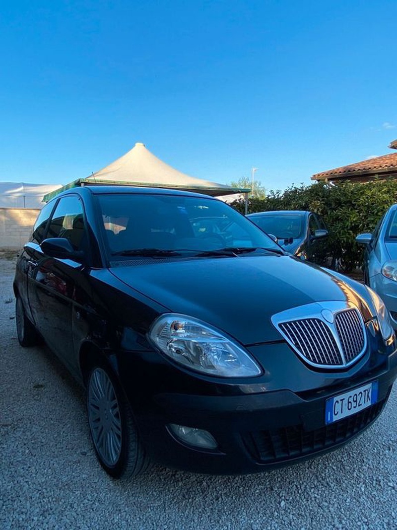 Lancia Ypsilon
