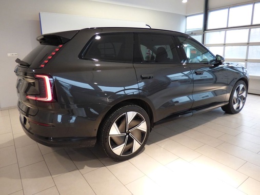 Volvo EX90 2025