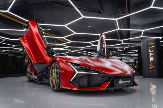 Lamborghini Revuelto 2024