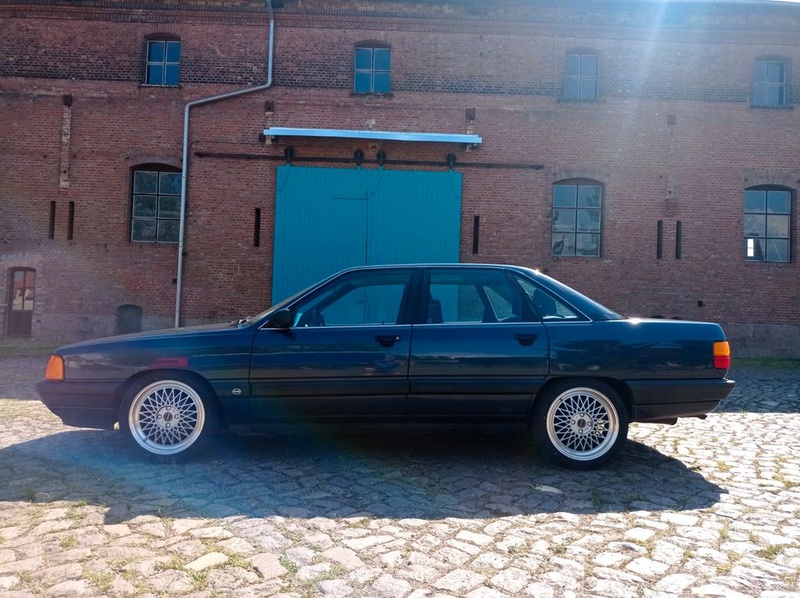 Audi 100