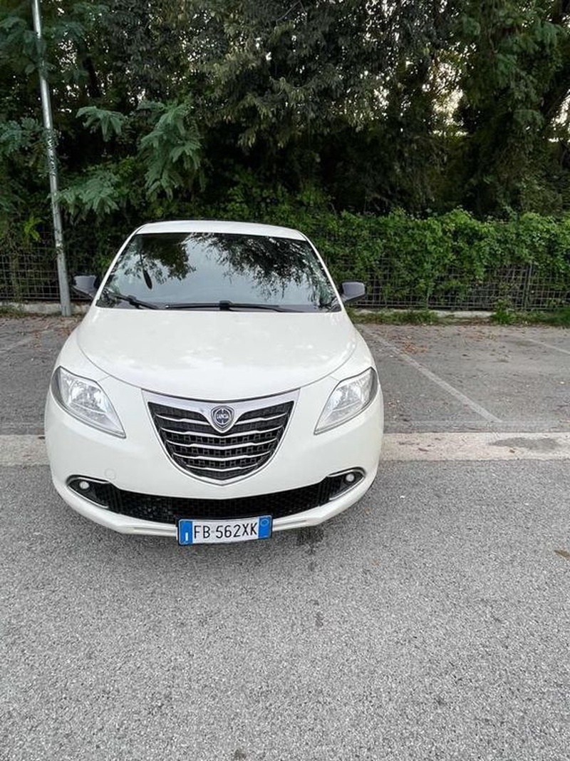 Lancia Ypsilon