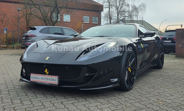 Ferrari 812 2022