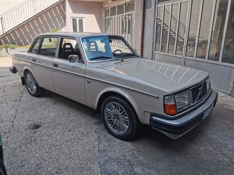 Volvo 244