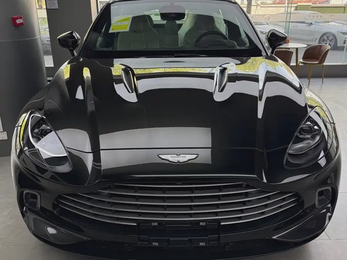 Aston Martin DBX 2025