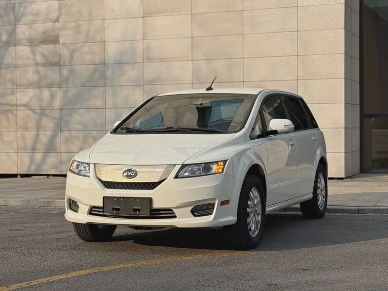 BYD e6