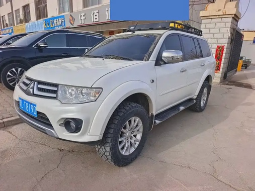 Mitsubishi Pajero Sport 2015