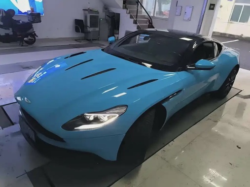 Aston Martin DB11 2017
