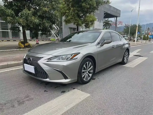 Lexus ES 2020
