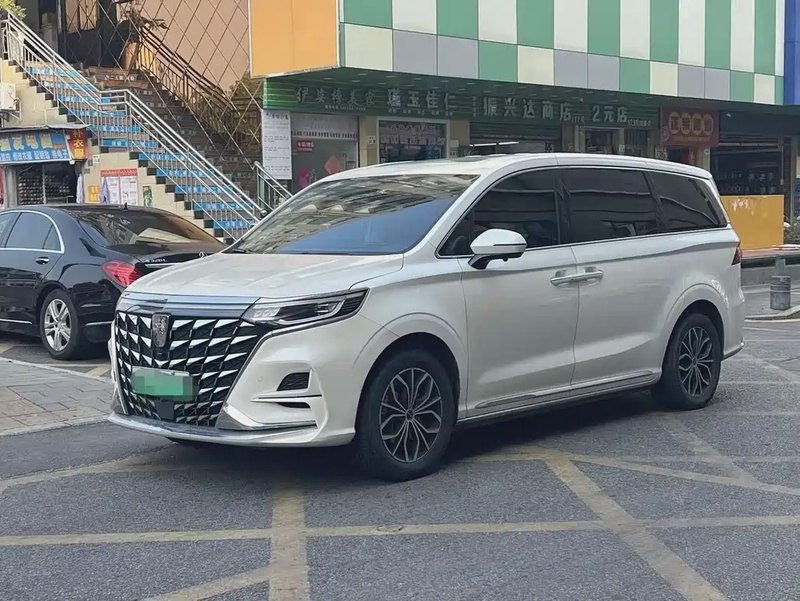 Roewe iMAX8