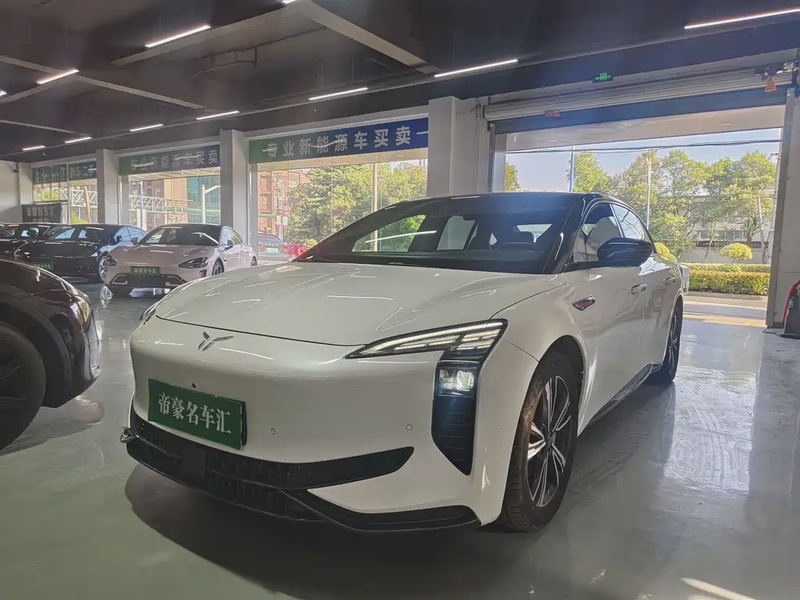 Hongqi EH7