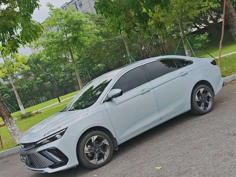Geely L HiP