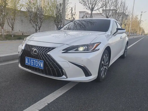 Lexus ES 2024