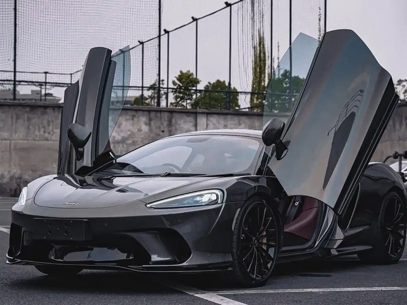 McLaren GT