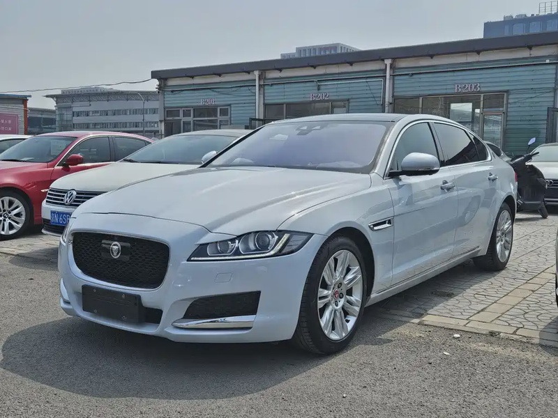 Jaguar XF