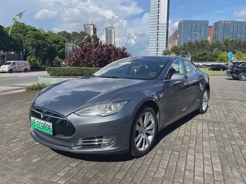 Tesla Model S 2015