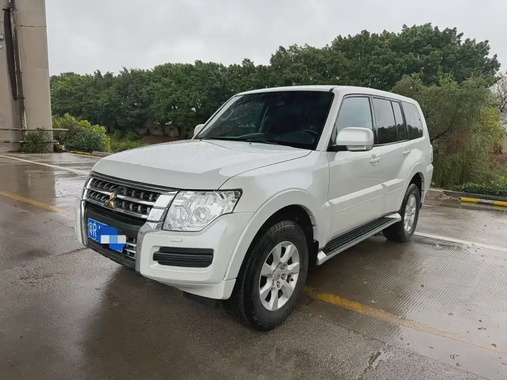 Mitsubishi Pajero 2016