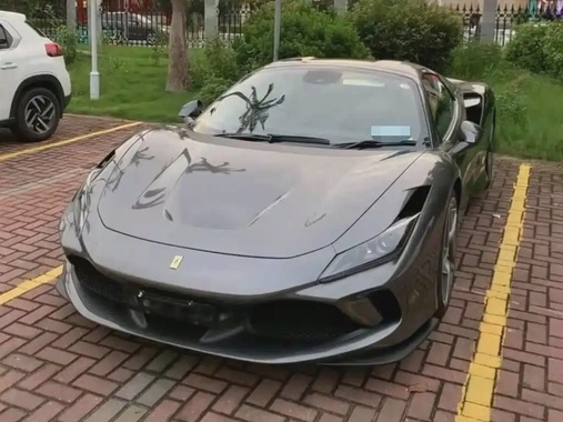 Ferrari F8 2022