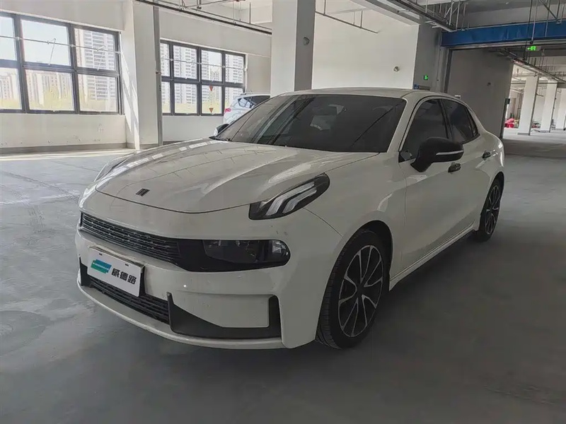 Lynk & Co 03