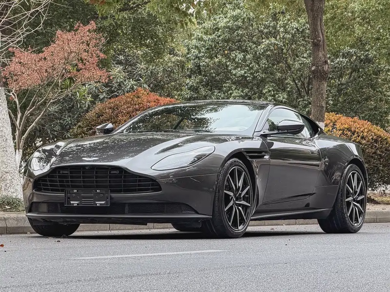 Aston Martin DB11