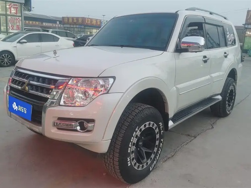 Mitsubishi Pajero 2020