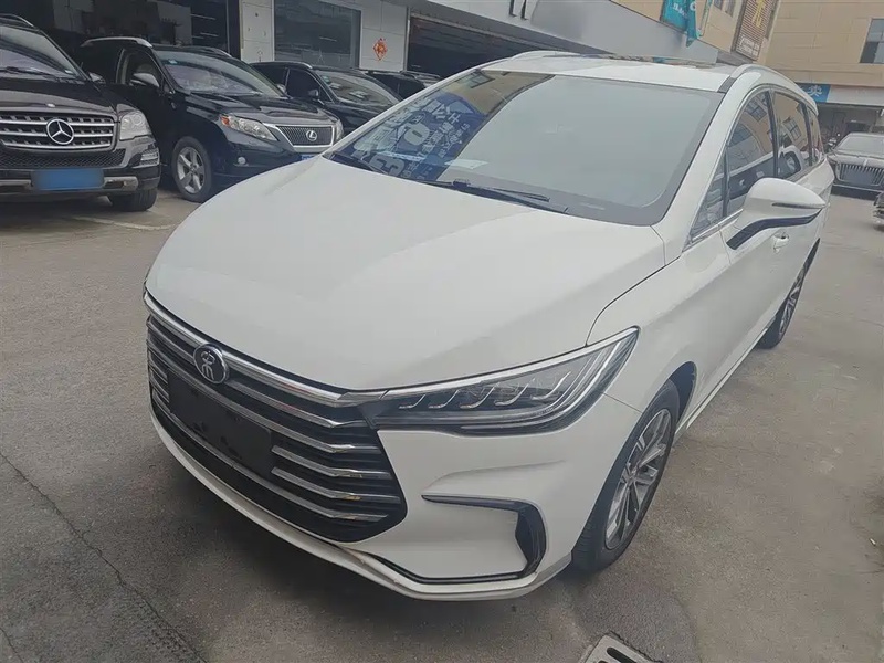 BYD MAX
