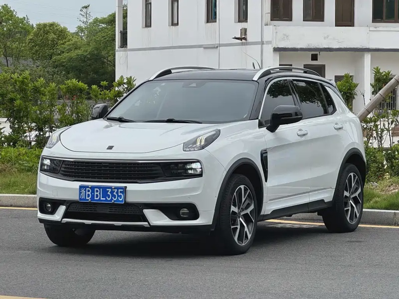 Lynk & Co 01