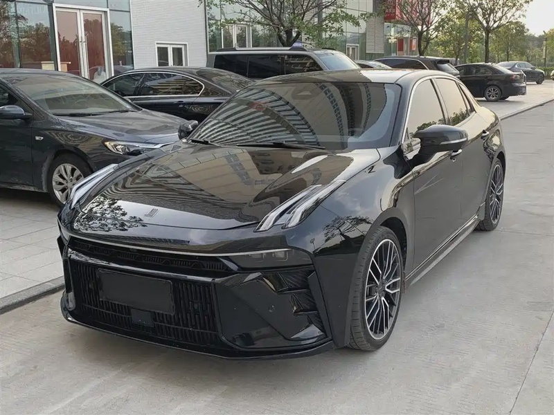 Lynk & Co 03
