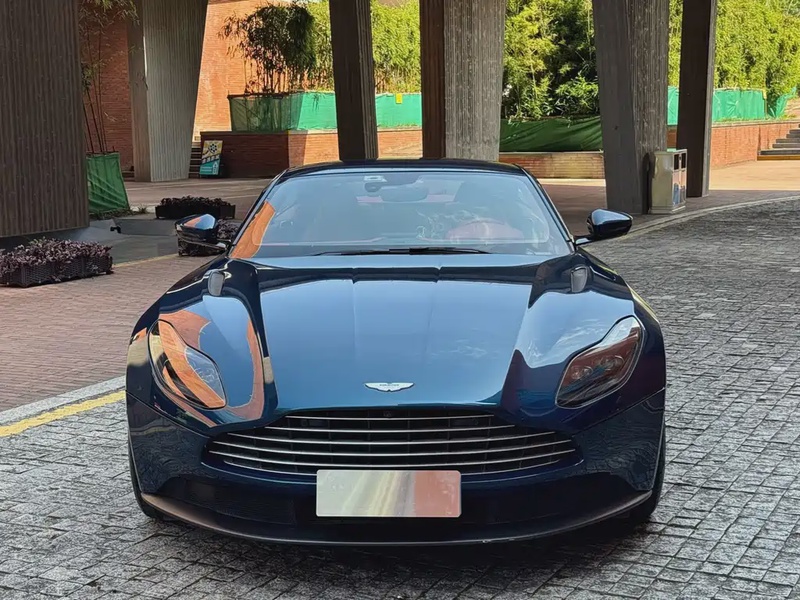 Aston Martin DB11