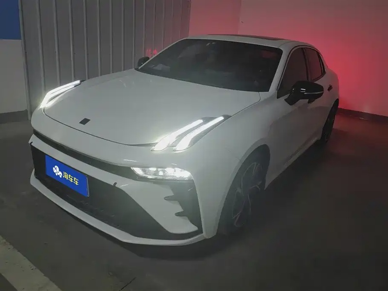 Lynk & Co 03