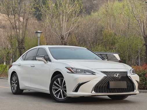 Lexus ES 2020