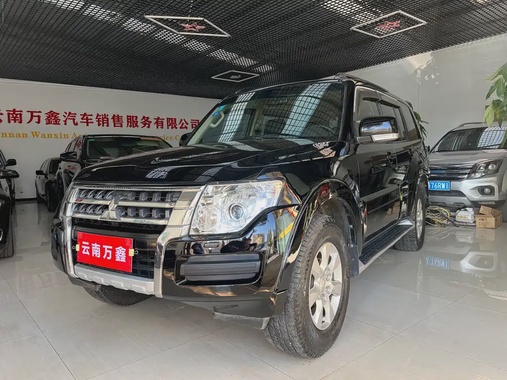 Mitsubishi Pajero 2015