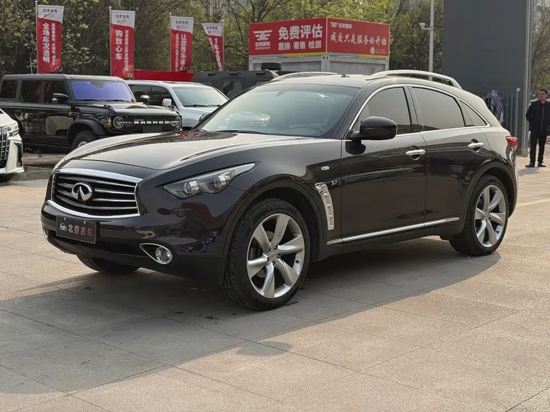Infiniti QX70