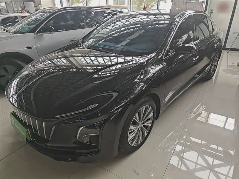 Hongqi E-QM5