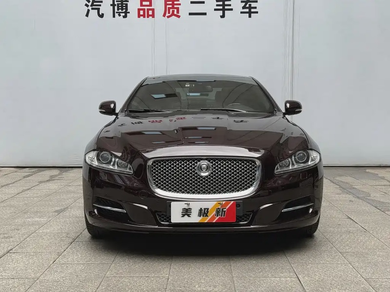Jaguar XJ