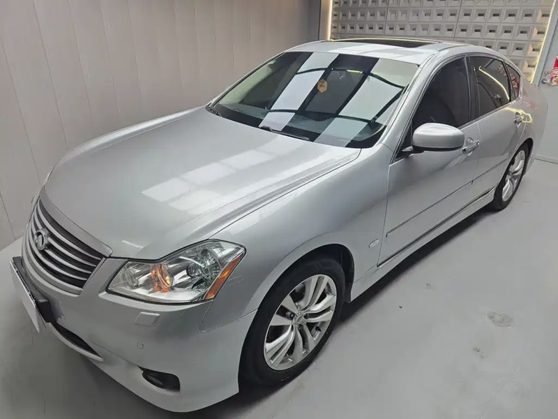 Infiniti M