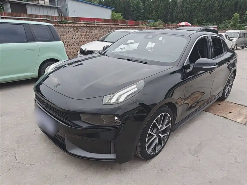Lynk & Co 03