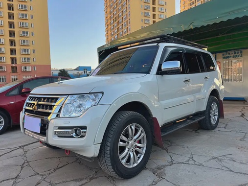 Mitsubishi Pajero 2020