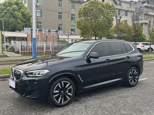 BMW iX3 2023