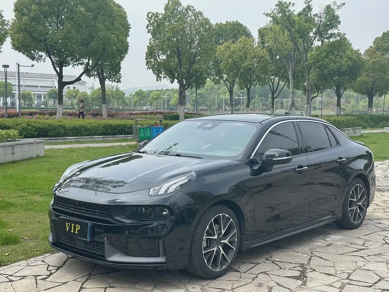 Lynk & Co 03