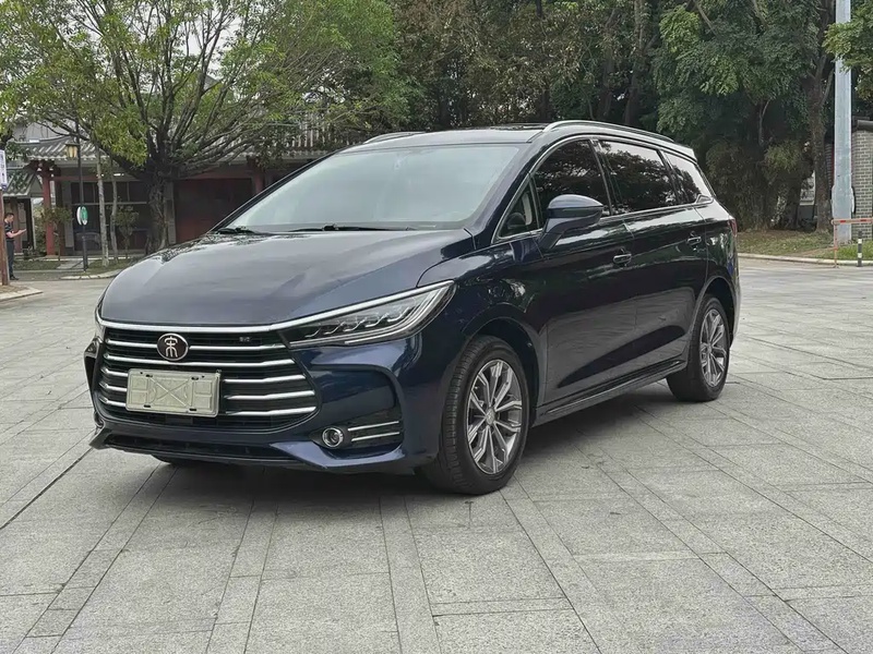 BYD MAX