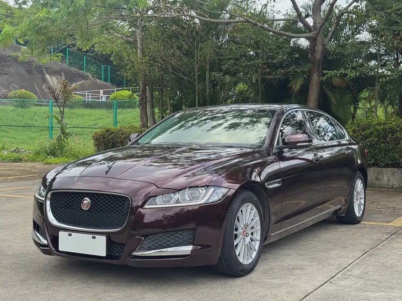 Jaguar XF