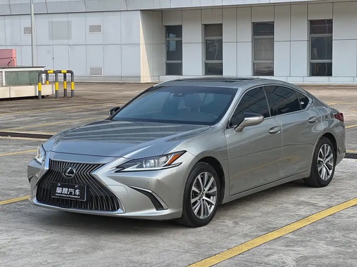 Lexus ES 2019